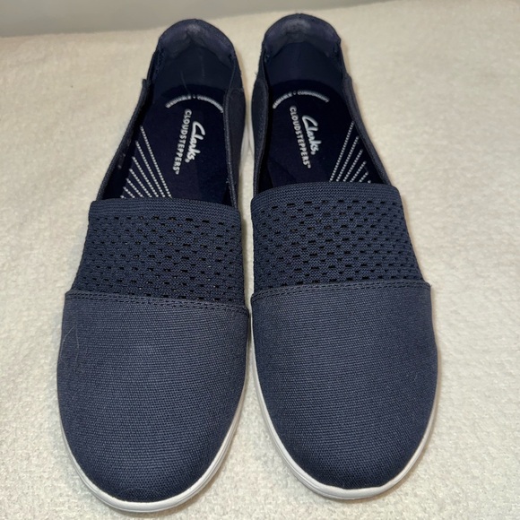Clarks Blue and White Flats Sporty Slip-On. Size 9.5 - Picture 2 of 5